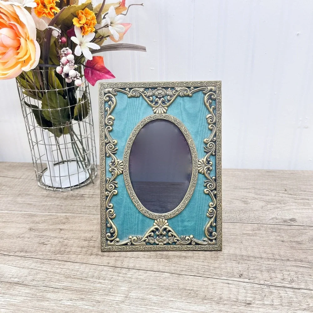 Vintage Decorative Picture Frame 3 x 5 inches